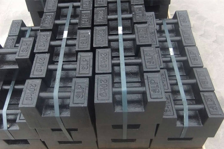 使用標(biāo)準(zhǔn)砝碼的質(zhì)量至少為量程的一半